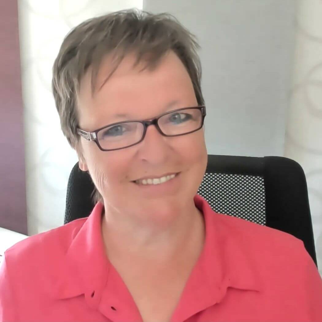 claudia-kauscheder-rotes-shirt
